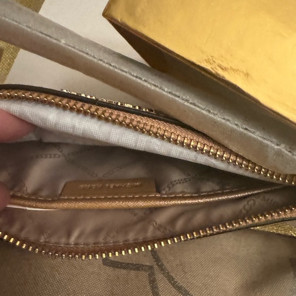 Micheal KORS Perforated Ballet Clutch - Picture 4 of 5